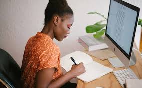 5 Top Tips To Help You Become a Financial Writer Online in 2025